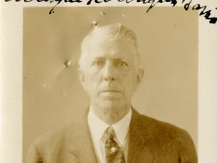 A photograph of a man wearing a coat and tie. Handwriting on photograph reads Enrique Rodriguez Basso.