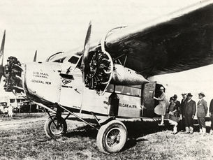 People lined up to get into a small airplane with U.S> mail, Cuban mail written on the side.